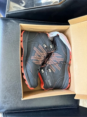 Vand bocanci sport dama noi,  marimea 39. 