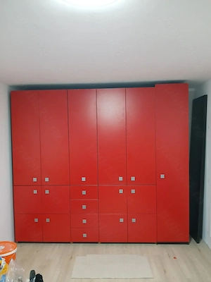 Vand mobila cu sertare si bari pt umerase