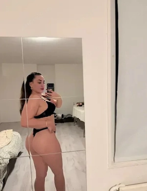 Singura in locatie! - imagine 1