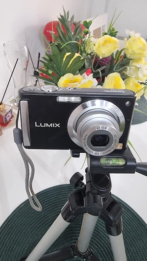 Aparat foto-video Panasonic Lumix cu trepied, impecabil 