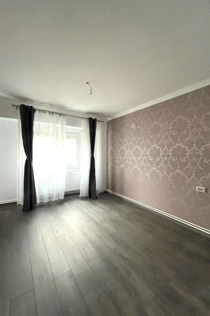 Apartament renovat modern, 3 camere decomandate, etaj 2/4 – zona Piața - imagine 9