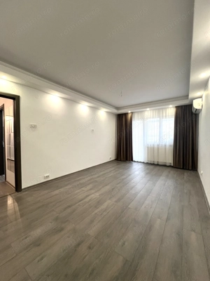 Apartament renovat modern, 3 camere decomandate, etaj 2/4 – zona Piața