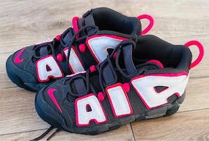 Nike, model Air More