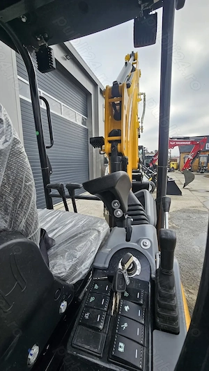 LICHIDARE STOC: Mini Excavator 1.8t Yuchai U17 + Pachet complet inclus | 3 Cupe   5 Ani Garanție - imagine 6