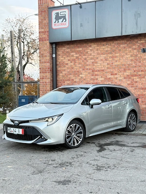 Toyota Corolla Berlina 2.0 Hybrid 184 CP Team Deutschland Ediție Limitată 2022 Luna 06  - imagine 5
