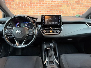 Toyota Corolla Berlina 2.0 Hybrid 184 CP Team Deutschland Ediție Limitată 2022 Luna 06  - imagine 3