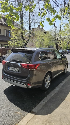 Mitsubishi Outlander PHEV 2.4 L 4X4 Intense - imagine 4