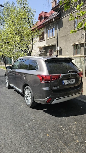 Mitsubishi Outlander PHEV 2.4 L 4X4 Intense - imagine 3