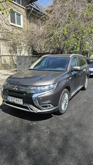 Mitsubishi Outlander PHEV 2.4 L 4X4 Intense - imagine 2