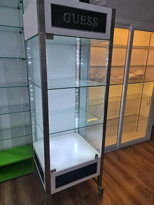Vitrine sticla rafturi si mobilier spatiu comercial - imagine 5
