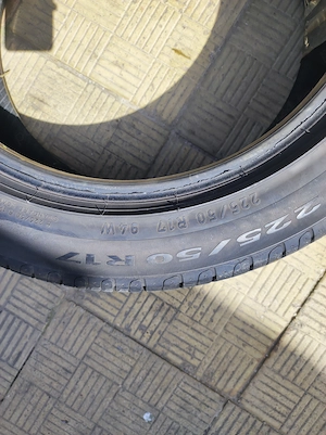 Vind anvelopă 225/50/17 aproape noi 200 lei