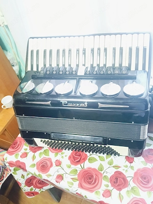 Vând acordeon parot 120 de bașii 13  registi
