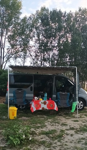 Vând Opel Vivaro varianta Westfalia fabricată în Germania în anul 2007. Km Reali 257586 în crestere. - imagine 3