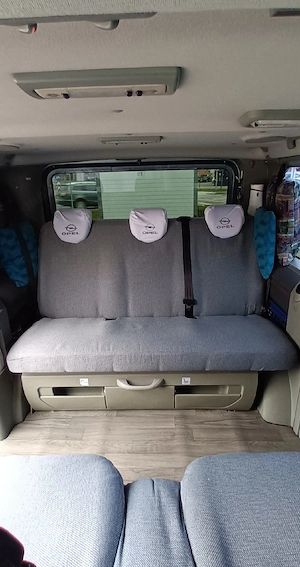 Vând Opel Vivaro varianta Westfalia fabricată în Germania în anul 2007. Km Reali 257586 în crestere. - imagine 5