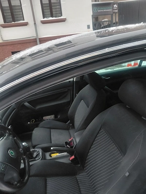 Vând Skoda Superb neagră,1896 cm3, 2008 - imagine 4