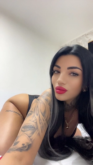 Rebecca poze din locatie 