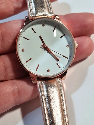 Ceas Yves Rocher de damă, auriu roz, cadran mare, nou