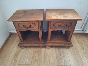 Vând mobilă de dormitor din stejar masiv