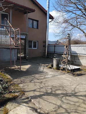 Casă + teren de vânzare