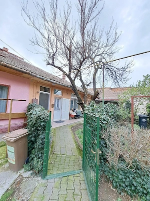 Vând apartament la casă comună