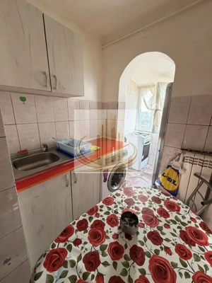  Garsonieră modernă de închiriat în zonă excelentă – complet utilată - imagine 4