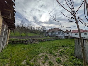 Teren + casă de vânzare în loc. Sic - imagine 2