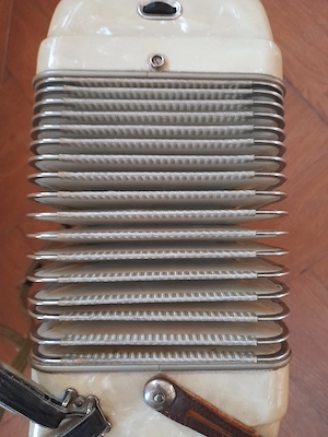 Acordeon cu butoane - imagine 3