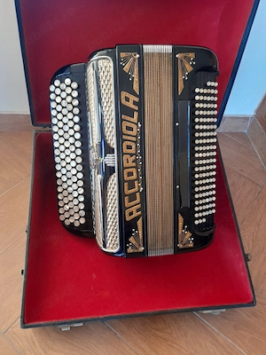 Acordeon cu butoane