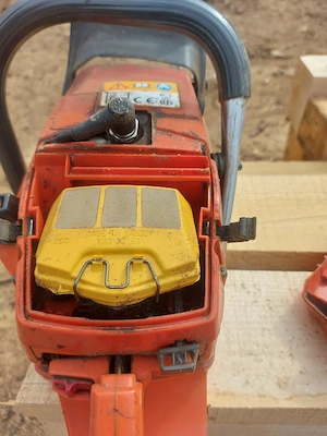 Vând o drujbă Husqvarna in perfectă stare de funcționare 