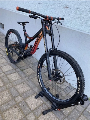 Vând bicicletă downhill Devinci mărime L