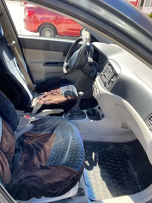 Hyundai Accent - imagine 9