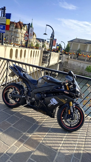 Yamaha YZF R1 Special Edition - imagine 2