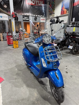 VESPA Primavera 50cc, 2625km - accesorii incluse in pret, ca noua - imagine 4