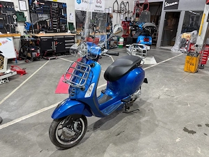 VESPA Primavera 50cc, 2625km - accesorii incluse in pret, ca noua - imagine 2