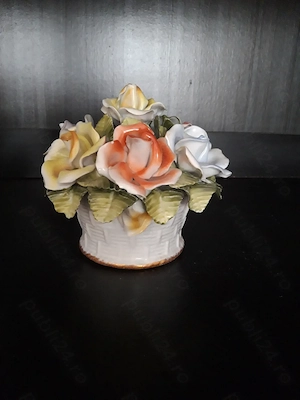 Vand bibelouri ghiveci cu flori