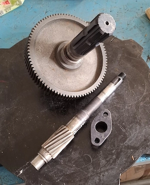 set pinioane pt pompa la tractor Rovatti CU 2