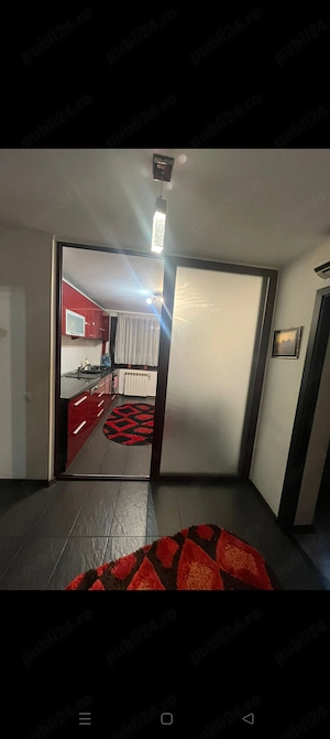 Închiriez apartament cu trei camere  - imagine 5