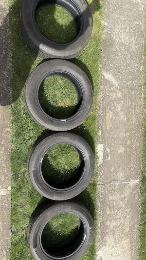 Vând 4 anvelope Continental R16