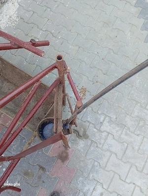 Cușcă pentru fătare a porcilor 