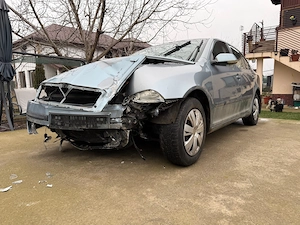 Skoda Octavia 2 (avariata) - imagine 2