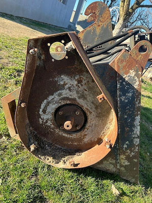 Vând cupa de beton JCB 2CX