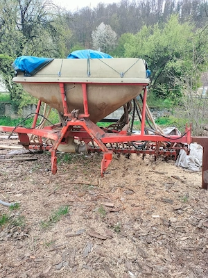 Vand semanatoare paioase sau schimb cu vitei - imagine 2