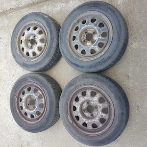 200 RON - 4 Jante ET 45 cu cauciucuri