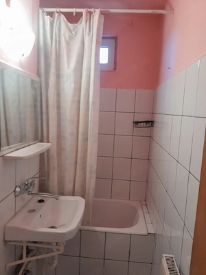 Garsoniera de închiriat str. Onești ,et.1 ,230 euro