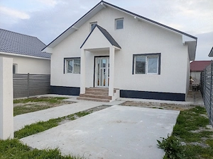 Vand Casă la cheie 4 dormitoare in loc. lumina