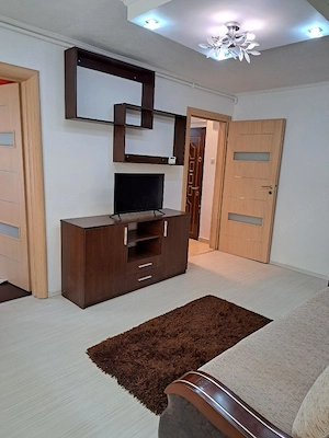 Închiriez garsonieră în Vasile Aaron