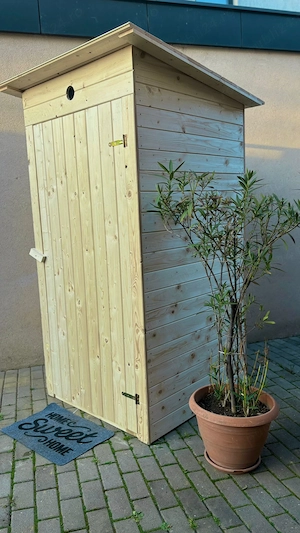 Wc lemn gradina.