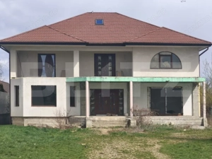 Casa individuala semifinisata, 2000mp teren, zona centrala Radauti