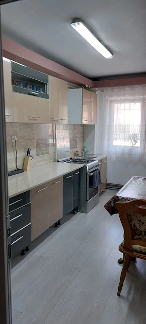 Vand apartament 3 camere Petrila  - imagine 4