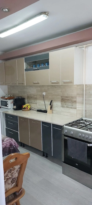 Vand apartament 3 camere Petrila 